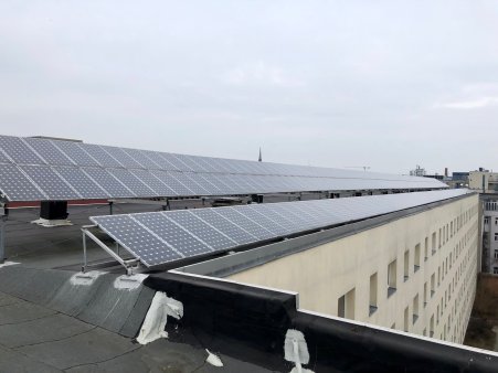 2019-07-30 Habersaathstraße 40-48 Dachansicht Kollektoren