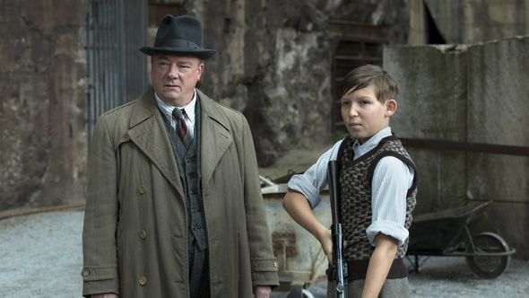 2019-07-31 Babylon Berlin Folge 12 201 Moritz und Wolter bei den Schießübungen
