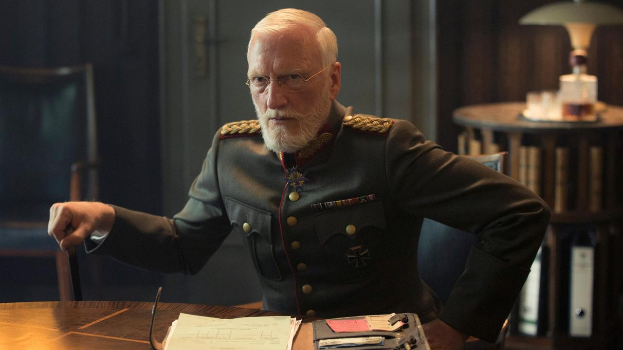 2019-08-03 Babylon Berln Folge 13 005 Generaljmajor Seegers bei Benda II